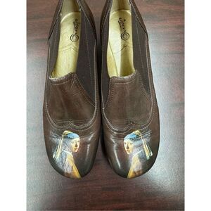 Vintage Icon Leather Girl with a Pearl Earring Brown Slip On Shoes Size 7.5B